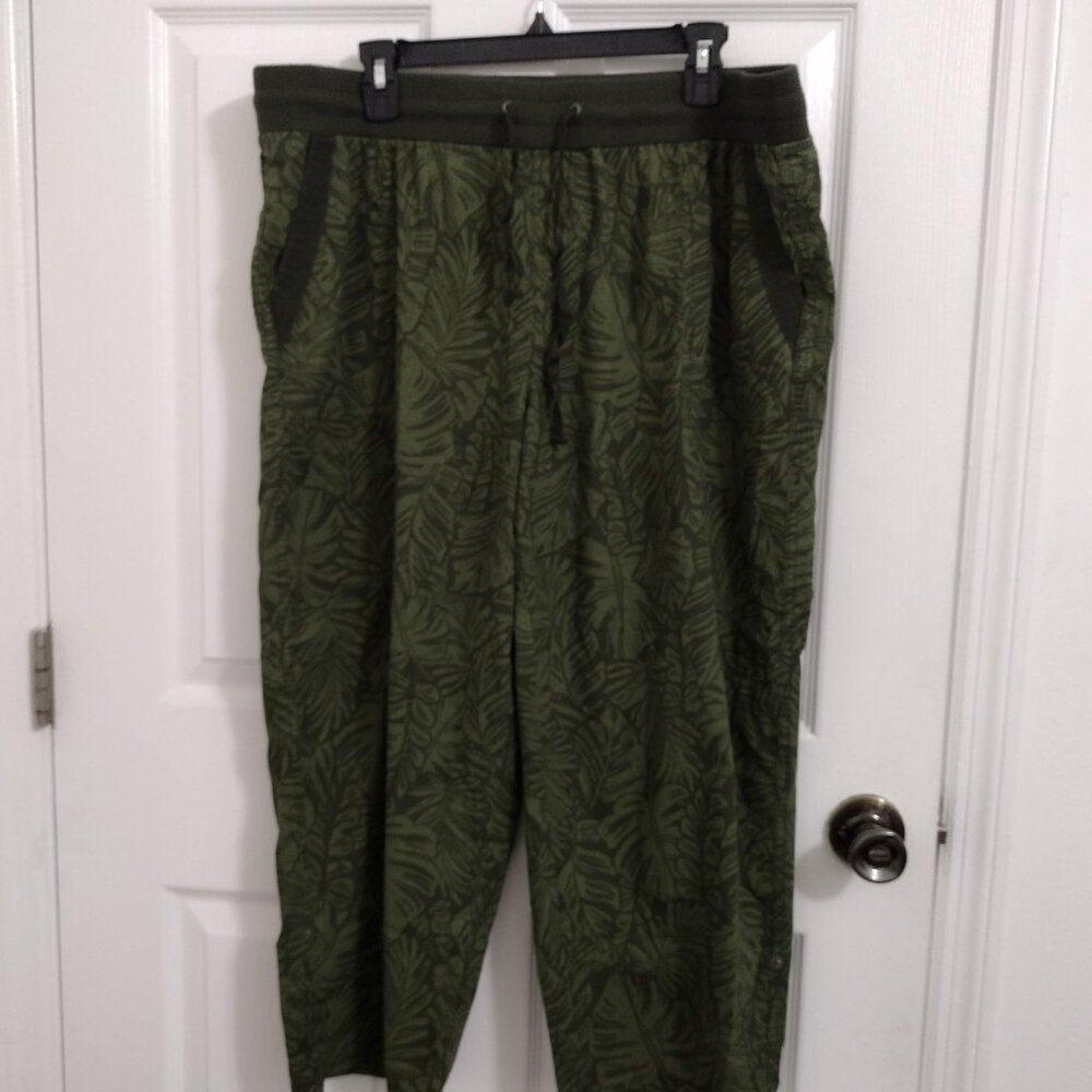 Emily Daniels Women’s XL Dark Olive Green Palm Print Capri Pants Casual Pull-On - Picture 8 of 11